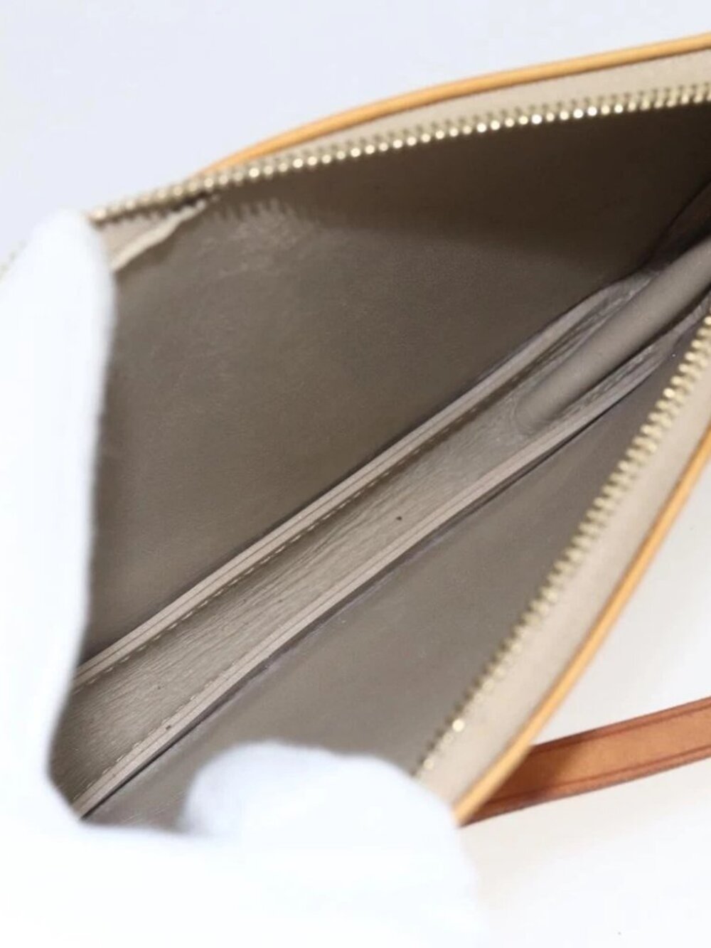 LOUIS VUITTON Monogram Vernis Lexington Accessory Pouch Beige M91010 Auth - Picture 13 of 15